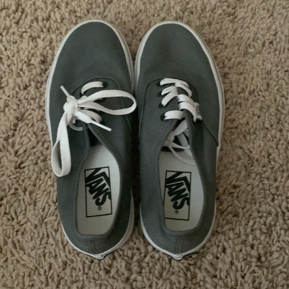Boys size 5 vans - Picture 3 of 4